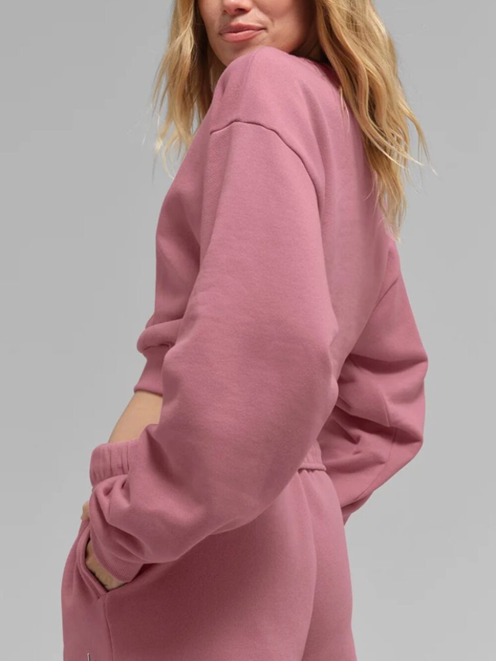 Alo Yoga Cropped Accolade Crewneck | Pink Wild Rose - Picture 2 of 4